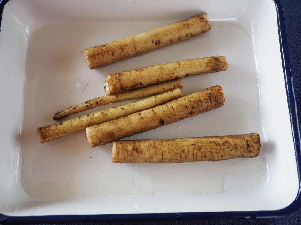 ゴボウはできるだけ切らないで。ボウルのサイズに合わせてカット。