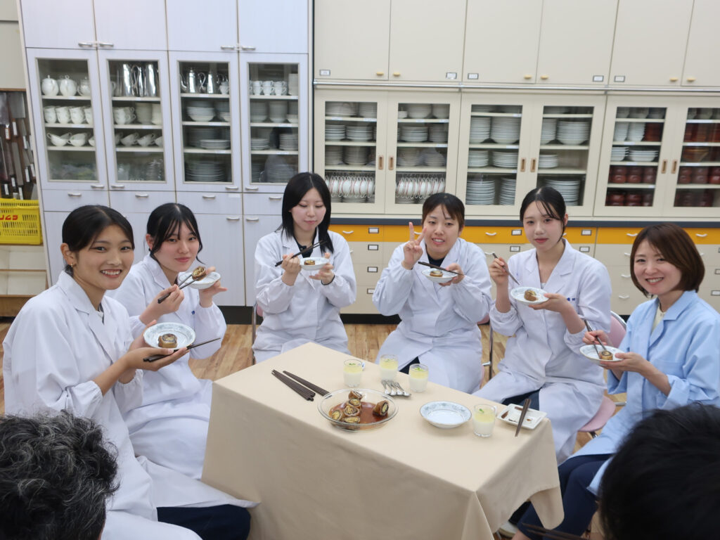 学生と